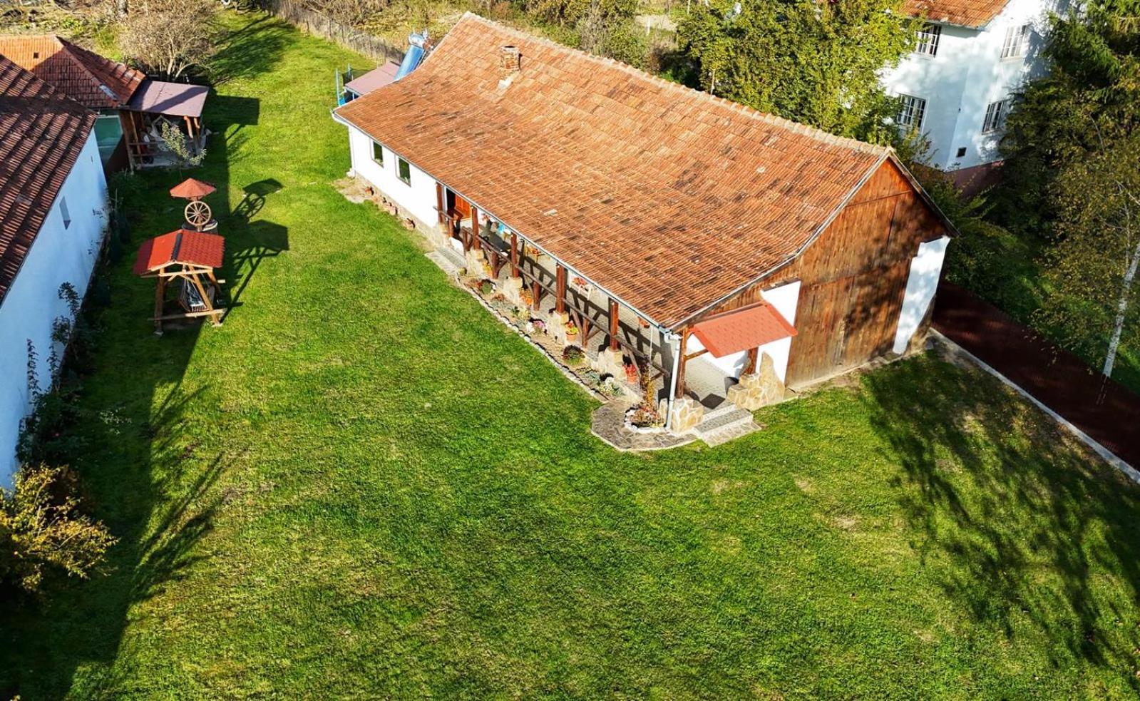 Casa De Peste Apa Pesteana Exterior photo